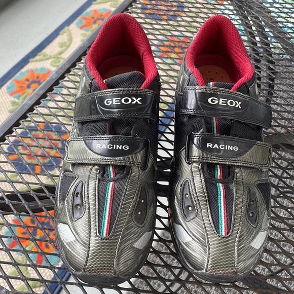 Geox Velcro big boys sneakers size 5 1/2 excellent condition. - Picture 5 of 8